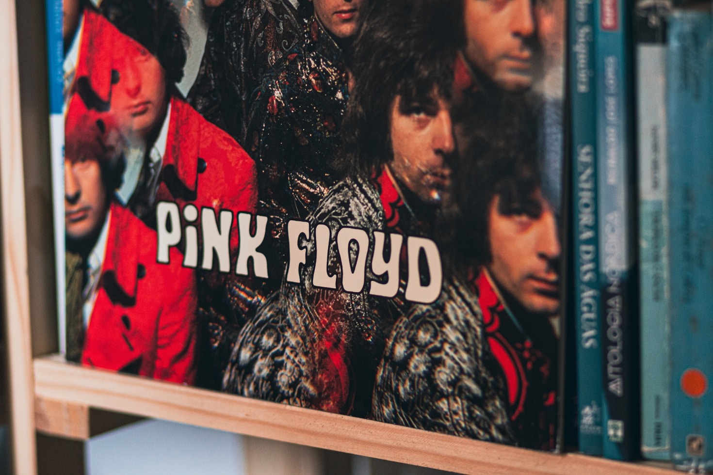 Por que os fãs ainda amam CDs e vinis?